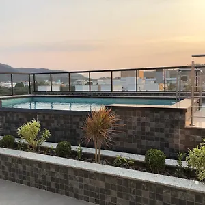 Nos Ingleses Com Piscina A 700m Da Apartamento